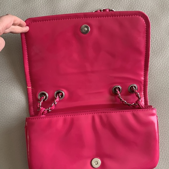 ✨HOST PICK✨CHANEL AUTH HOT PINK Patent Leather Bag - Picture 3 of 16